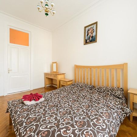 Apartment Near Arena City Kiev Exteriör bild