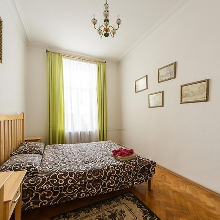 Apartment Near Arena City Kiev Exteriör bild