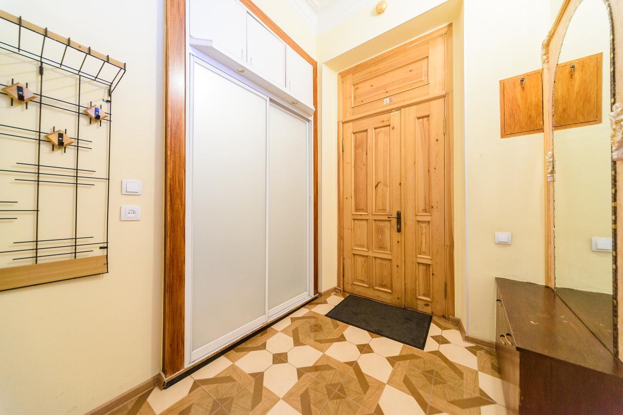 Apartment Near Arena City Kiev Exteriör bild